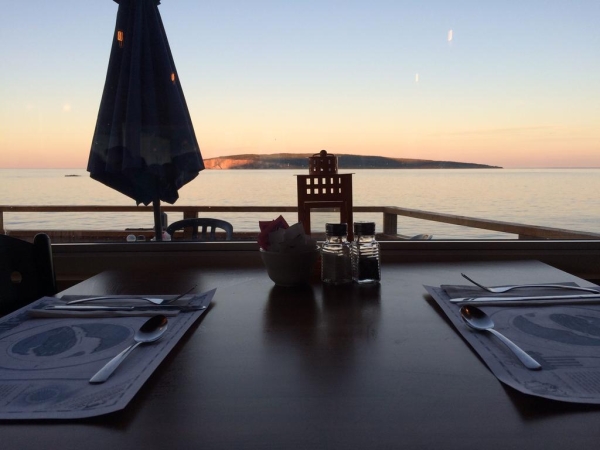 Restaurant sur le bord de la mer, La Morutière